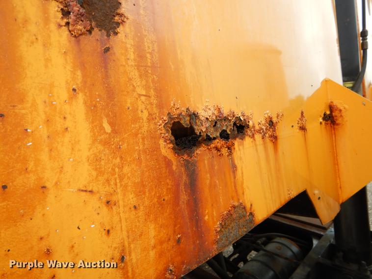 image for item DE8422 2002 International 4900 dump truck