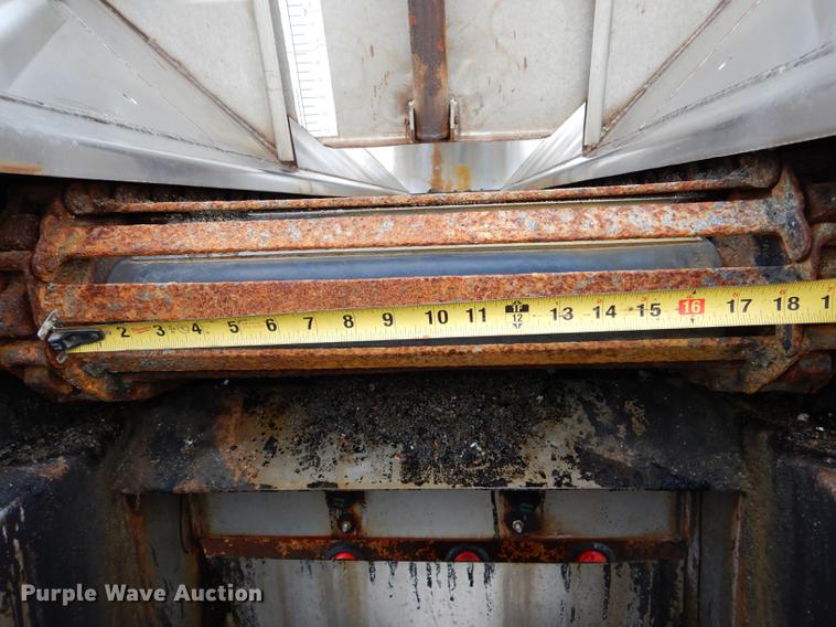 image for item DE8422 2002 International 4900 dump truck