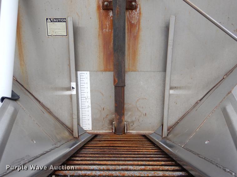 image for item DE8422 2002 International 4900 dump truck