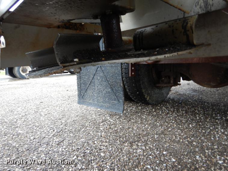 image for item DE8422 2002 International 4900 dump truck