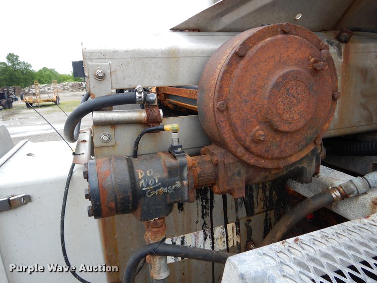 image for item DE8422 2002 International 4900 dump truck