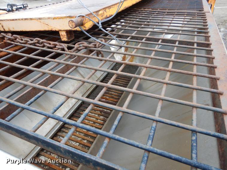 image for item DE8422 2002 International 4900 dump truck