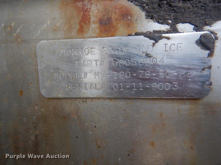 image for item DE8422 2002 International 4900 dump truck