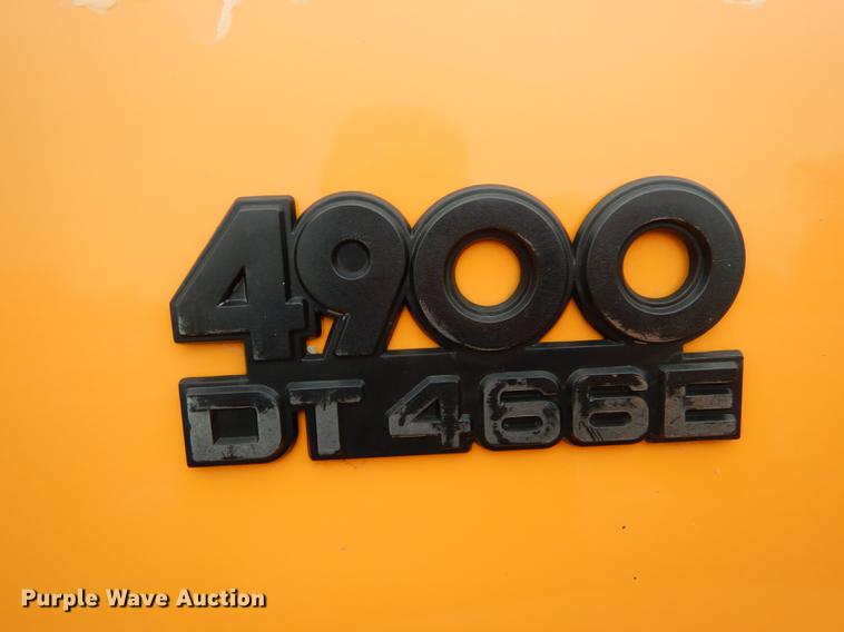 image for item DE8422 2002 International 4900 dump truck