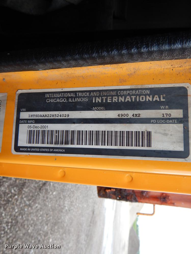 image for item DE8422 2002 International 4900 dump truck