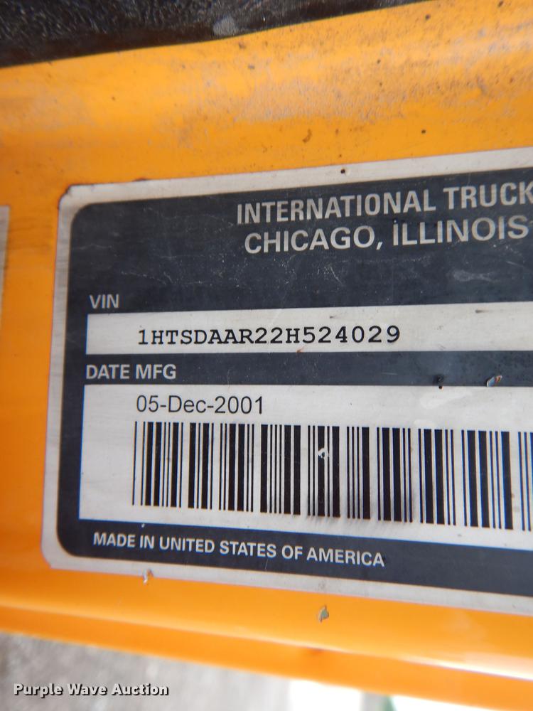 image for item DE8422 2002 International 4900 dump truck