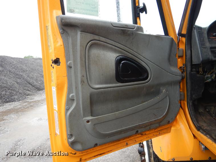 image for item DE8423 2006 International 7400 dump truck