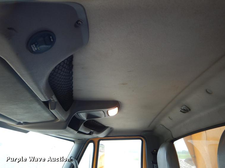 image for item DE8423 2006 International 7400 dump truck