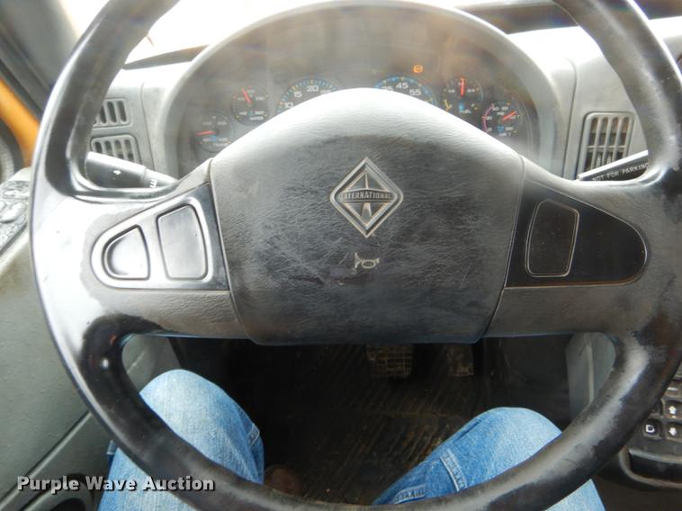 image for item DE8423 2006 International 7400 dump truck