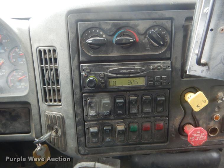 image for item DE8423 2006 International 7400 dump truck