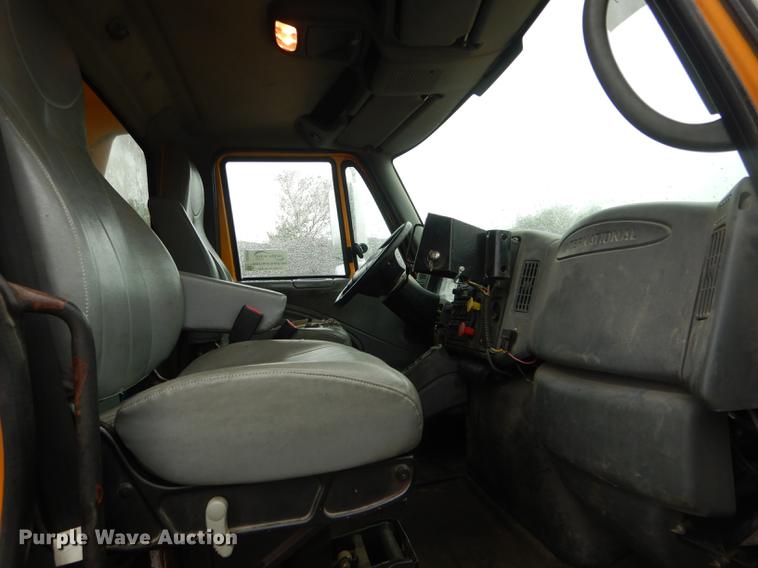 image for item DE8423 2006 International 7400 dump truck