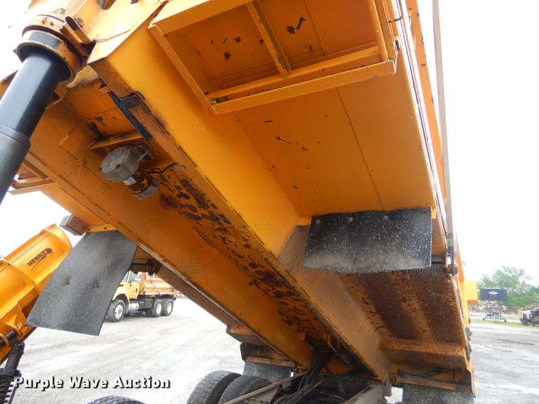 image for item DE8423 2006 International 7400 dump truck