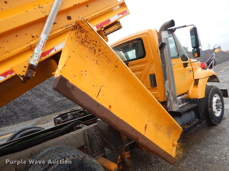 image for item DE8423 2006 International 7400 dump truck