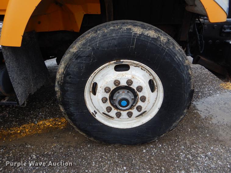 image for item DE8423 2006 International 7400 dump truck