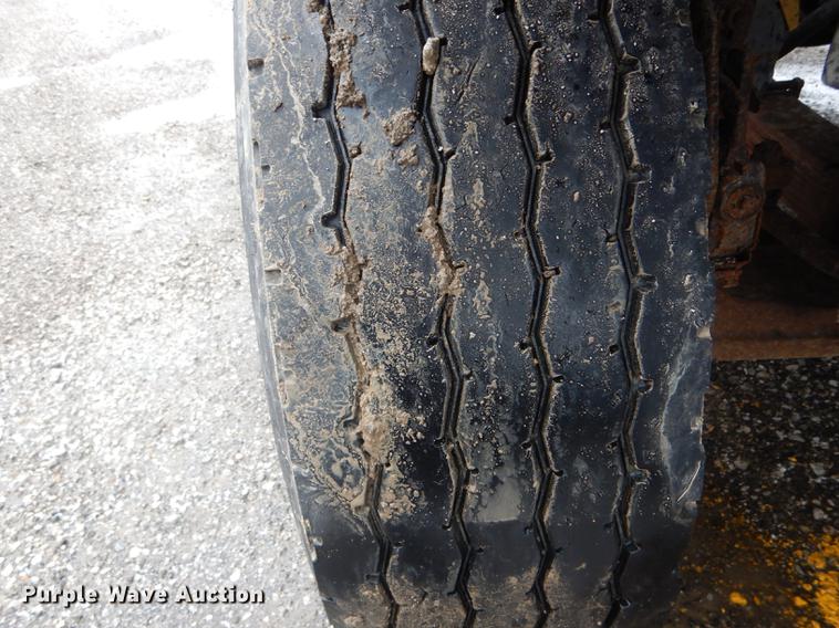 image for item DE8423 2006 International 7400 dump truck