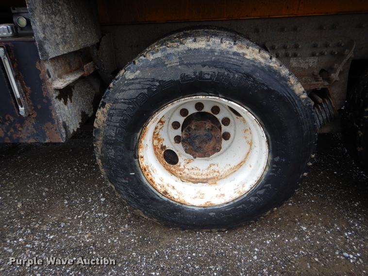 image for item DE8423 2006 International 7400 dump truck