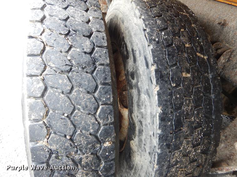 image for item DE8423 2006 International 7400 dump truck