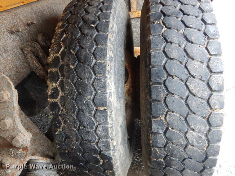 image for item DE8423 2006 International 7400 dump truck