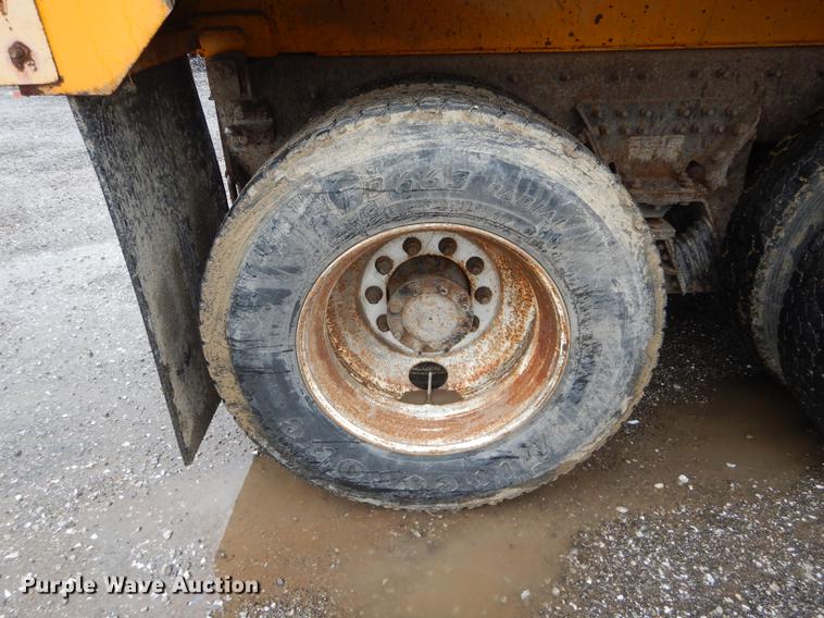 image for item DE8423 2006 International 7400 dump truck