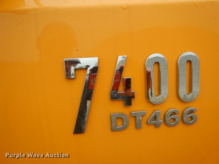 image for item DE8423 2006 International 7400 dump truck