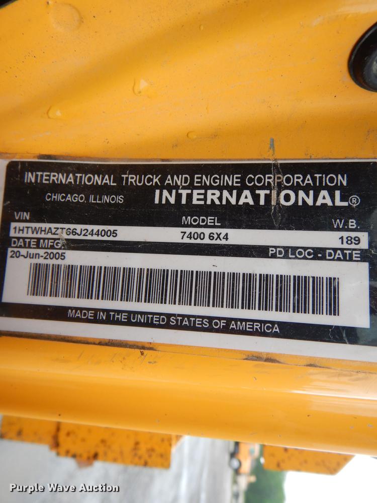 image for item DE8423 2006 International 7400 dump truck