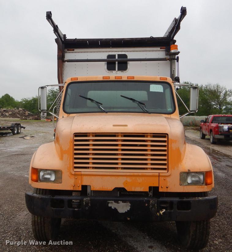 image for item DE8424 1995 International 4900 box truck