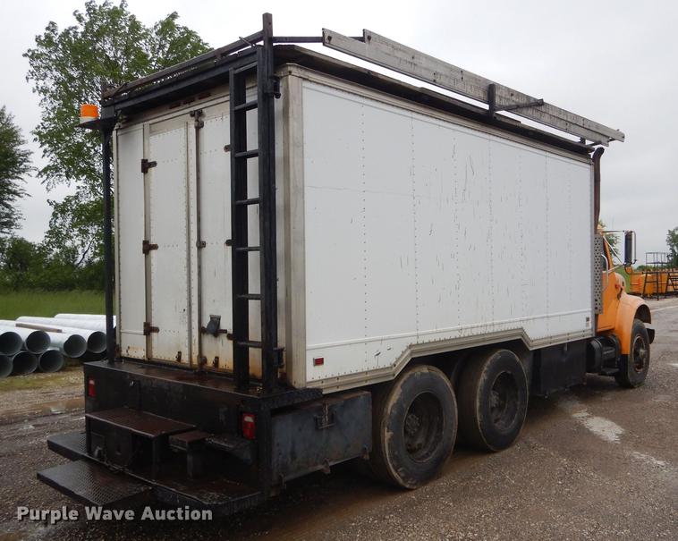 image for item DE8424 1995 International 4900 box truck