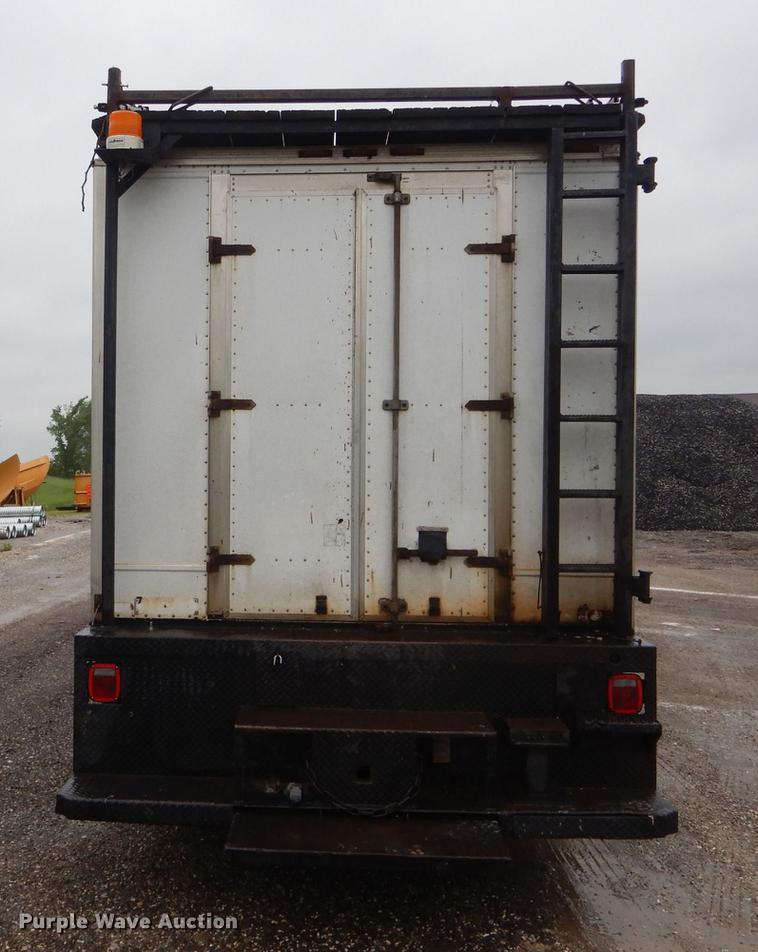 image for item DE8424 1995 International 4900 box truck