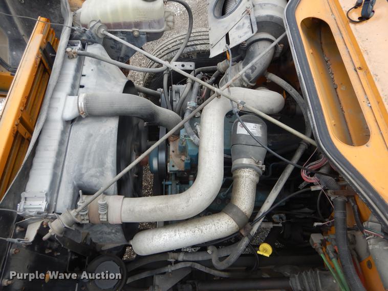 image for item DE8424 1995 International 4900 box truck