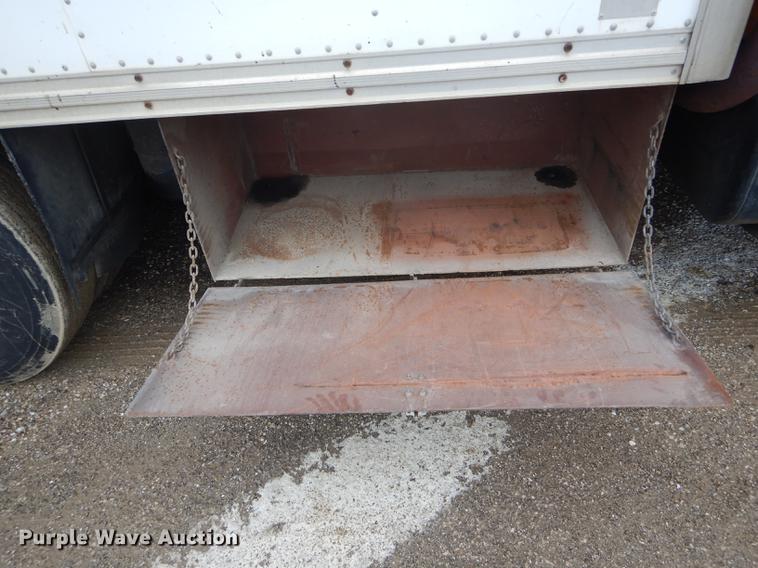 image for item DE8424 1995 International 4900 box truck