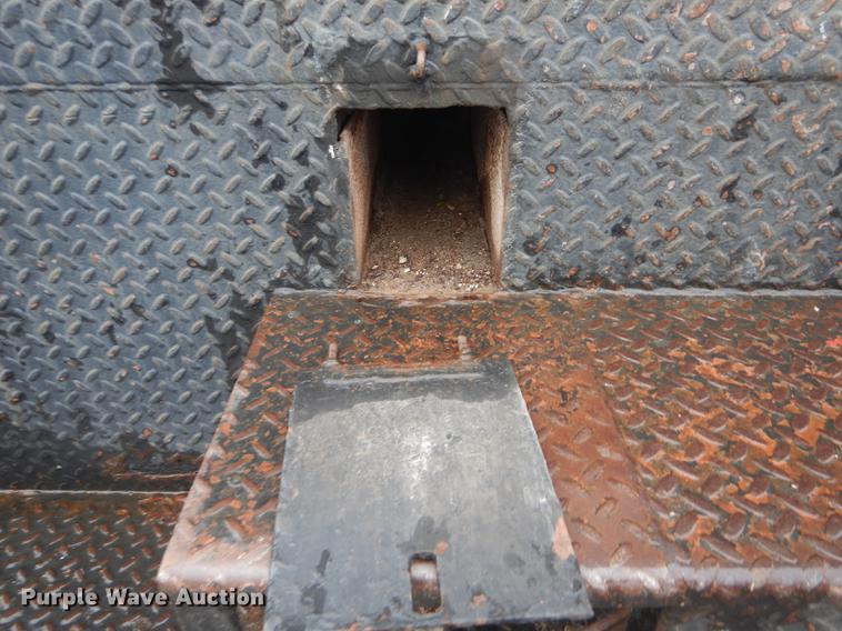 image for item DE8424 1995 International 4900 box truck