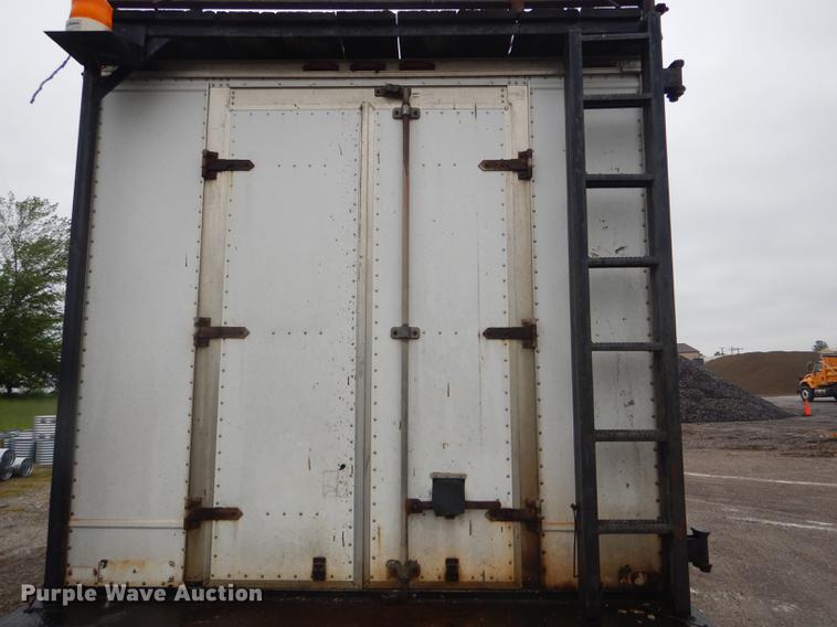 image for item DE8424 1995 International 4900 box truck