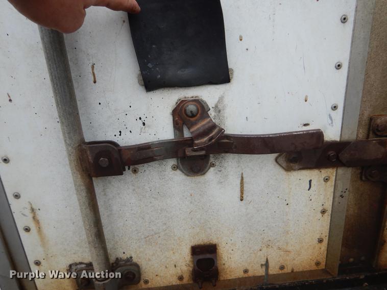 image for item DE8424 1995 International 4900 box truck