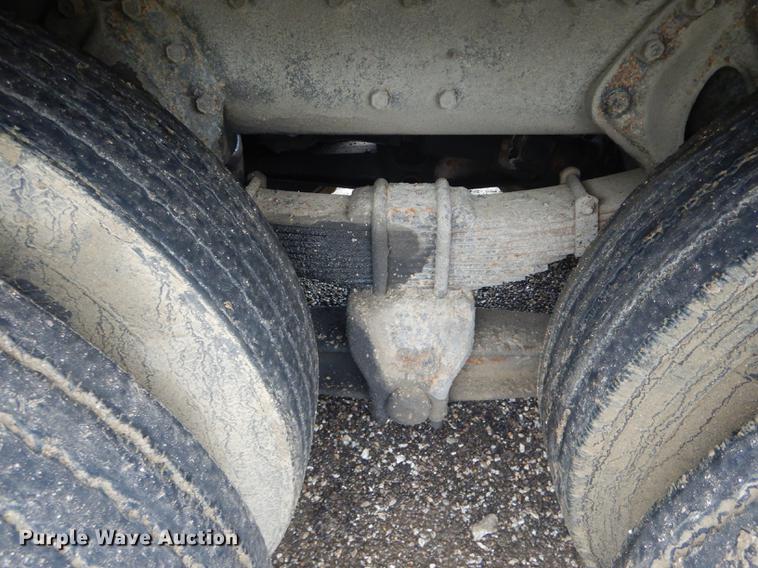 image for item DE8424 1995 International 4900 box truck