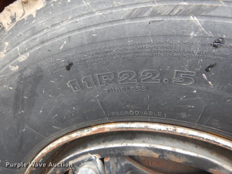 image for item DE8424 1995 International 4900 box truck