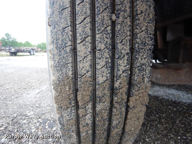 image for item DE8424 1995 International 4900 box truck