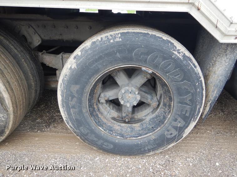 image for item DE8424 1995 International 4900 box truck