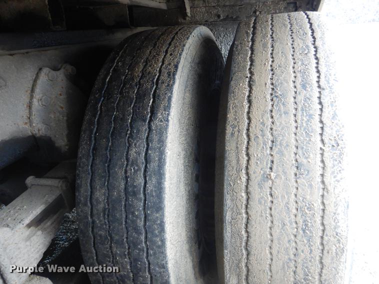 image for item DE8424 1995 International 4900 box truck