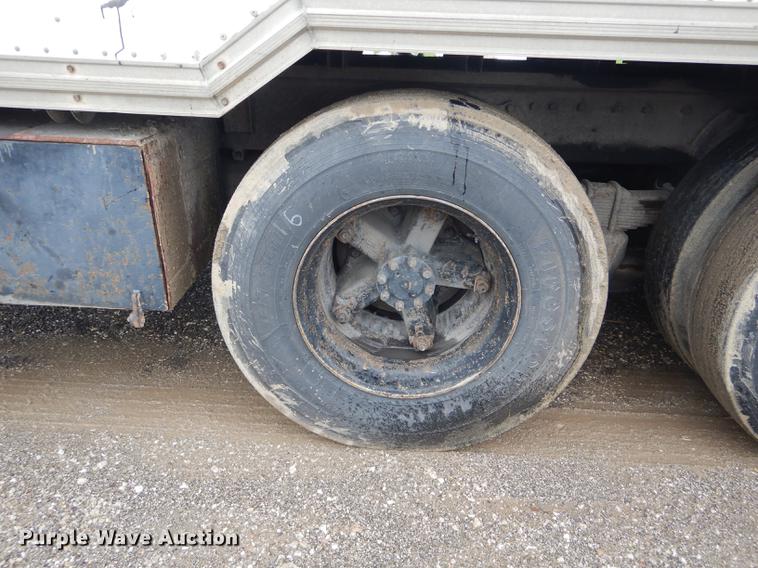 image for item DE8424 1995 International 4900 box truck