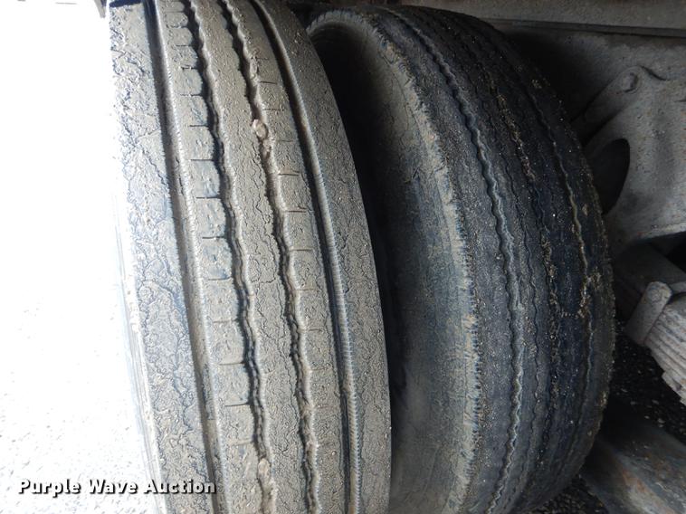 image for item DE8424 1995 International 4900 box truck