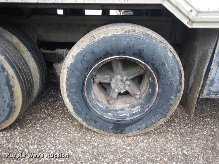 image for item DE8424 1995 International 4900 box truck