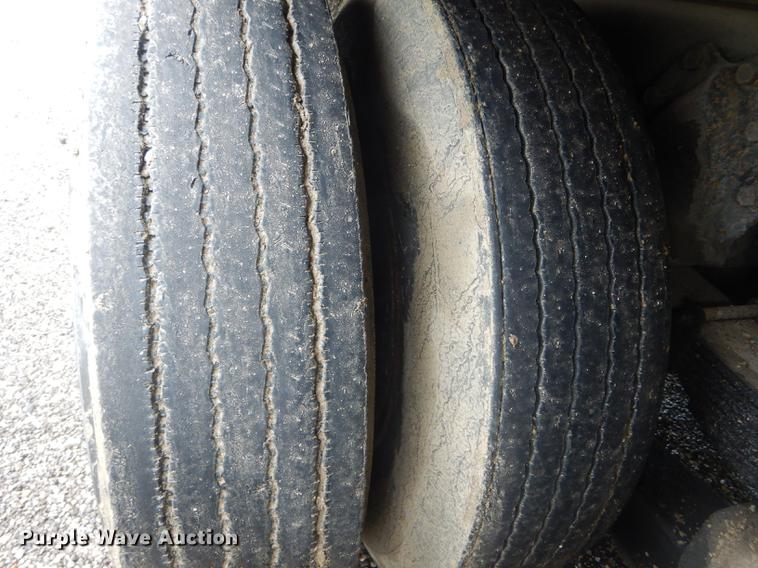 image for item DE8424 1995 International 4900 box truck