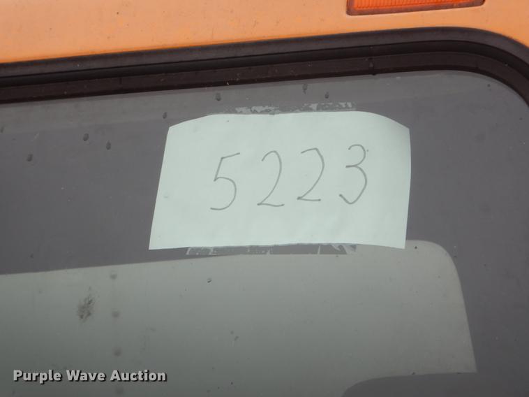 image for item DE8424 1995 International 4900 box truck