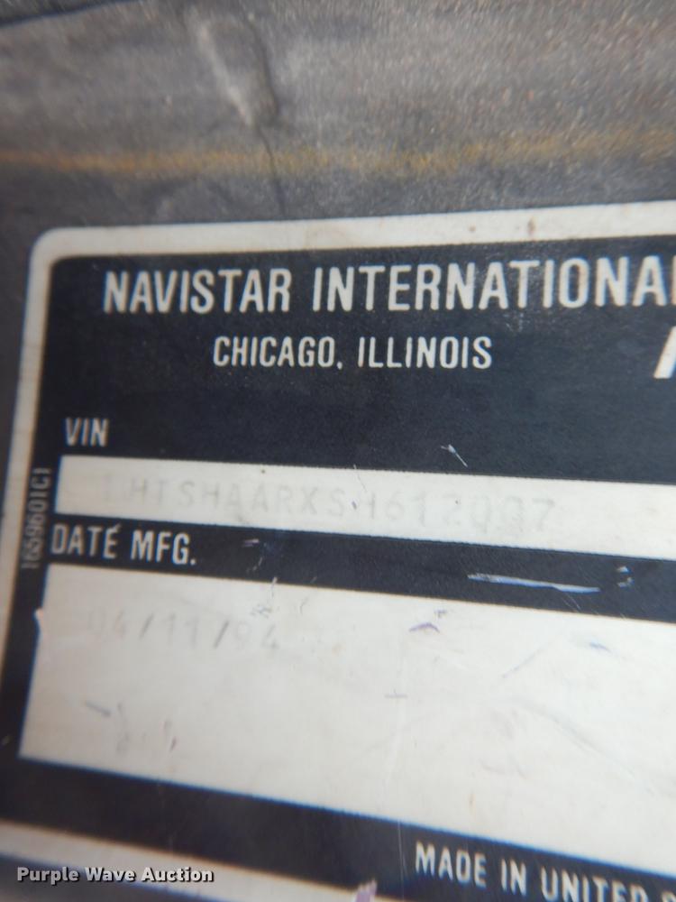 image for item DE8424 1995 International 4900 box truck