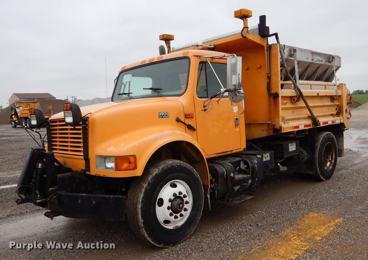 image for item DE8425 2002 International 4900 dump truck