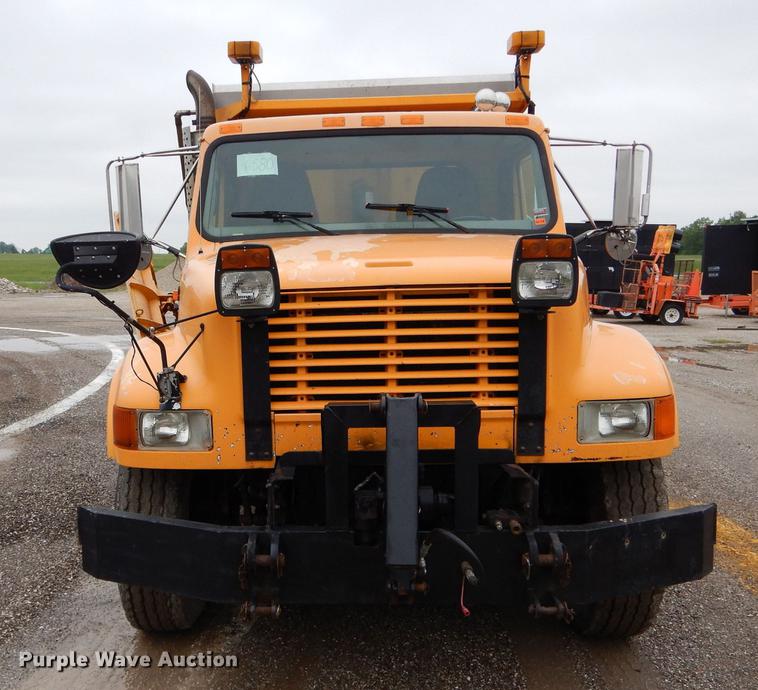image for item DE8425 2002 International 4900 dump truck