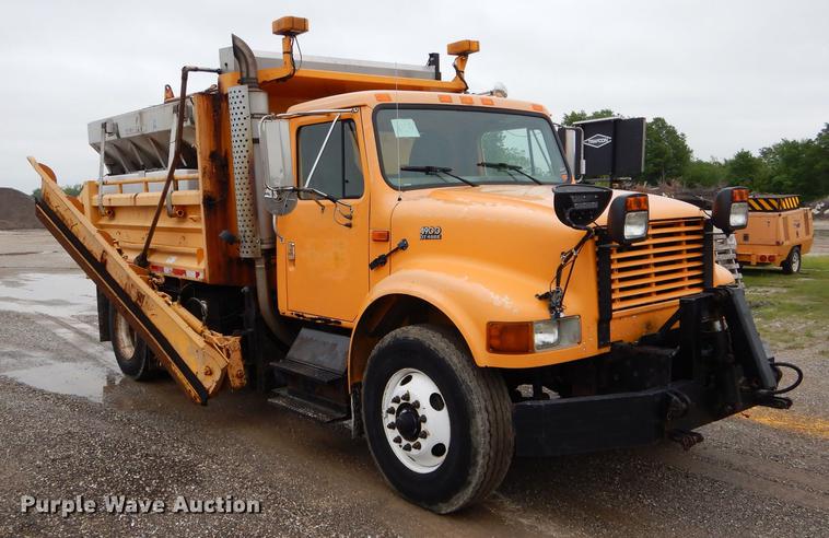 image for item DE8425 2002 International 4900 dump truck