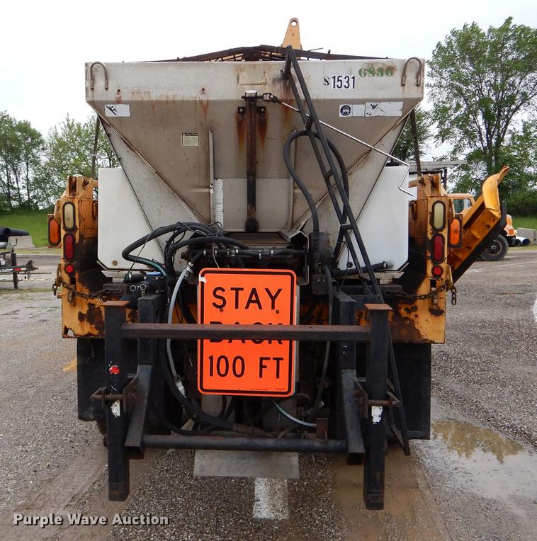 image for item DE8425 2002 International 4900 dump truck