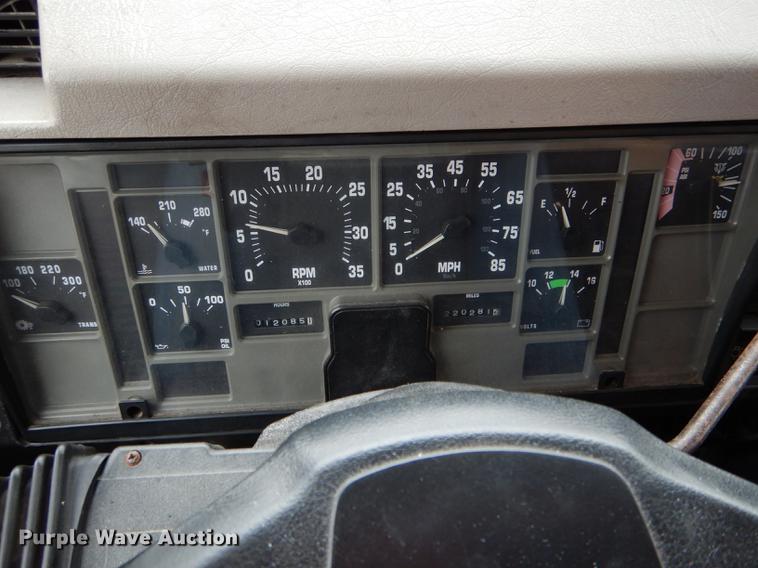 image for item DE8425 2002 International 4900 dump truck