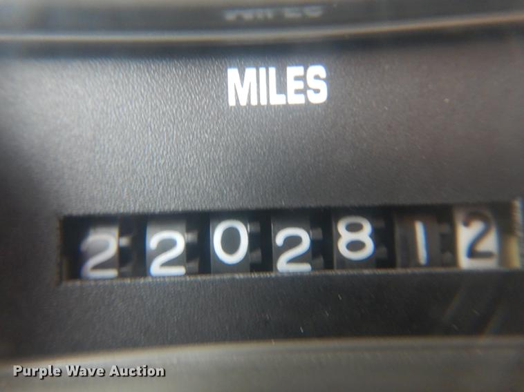 image for item DE8425 2002 International 4900 dump truck